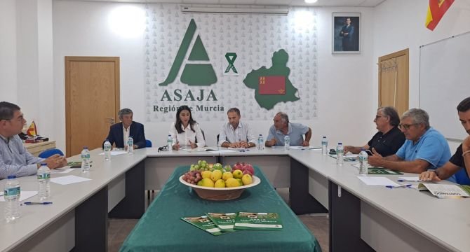 Los dirigentes de ASAJA han trasladado a la Consejera Sara Rubira que “es necesario dar prioridad absoluta y facilitar al máximo las ayudas a los jóvenes agricultores y la modernización de las exp