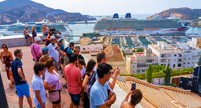 2394_turistas-cartagena-1