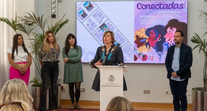 Un momento de la presentación de la revista 'Conectadas' de AMEP