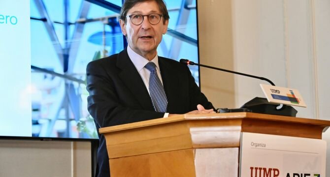 José Ignacio Goirigolzarri durante su participación en el ‘XL Seminario APIE Santander’.