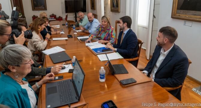 El concejal de Hacienda asegura que “la decisión del Gobierno es mantener todas deducciones que pusimos en marcha durante la crisis y aumentarlas para ayudar a las familias y a las empresas”.