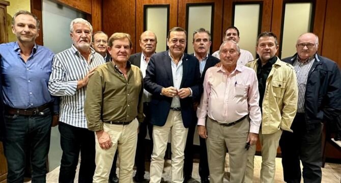 Una de las prioridades del sector es solicitar una reunión inmediata con el presidente de la Comunidad Autónoma y los consejeros de Medio Ambiente y de Agricultura.