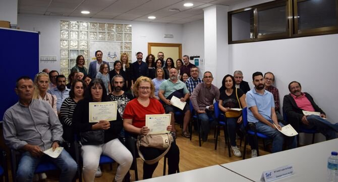 La directora general del SEF, Marisa López, durante la entrega de diplomas a las 50 personas con discapacidad que han participado en el programa ‘Conéctate al mercado laboral’ de Famdif y el SEF. 