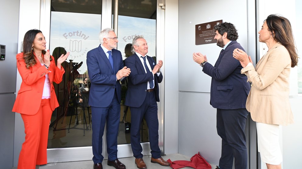 El presidente del Gobierno de la Región de Murcia, Fernando López Miras, inauguró este jueves en Torre-Pacheco las nuevas instalaciones de la empresa murciana Hortofortini.