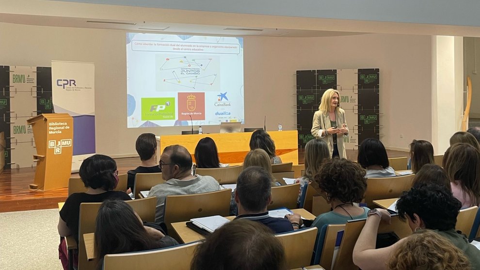 Docentes de la Región de Murcia participan en una acción de formación en empresa para FP desarrollada por la Comunidad y CaixaBank Dualiza.