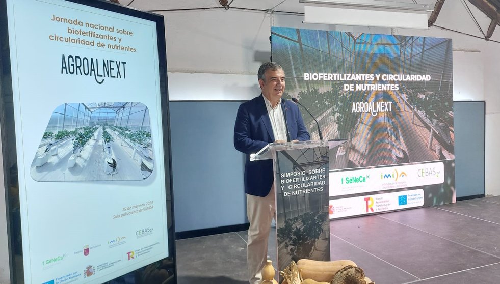 El consejero de Medio Ambiente, Juan María Vázquez, durante la inauguración de la jornada nacional 'Agroalnext', sobre fertilizantes de nutrientes.