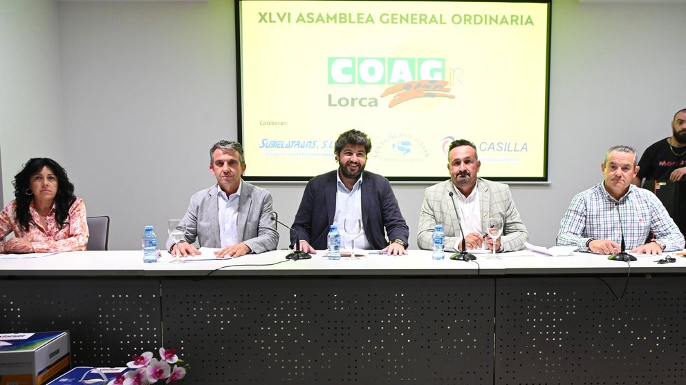 El presidente del Gobierno regional, Fernando López Miras, durante la Asamblea General de la Coordinadora de Organizaciones de Agricultores y Ganaderos de Murcia (COAG-IR Murcia).