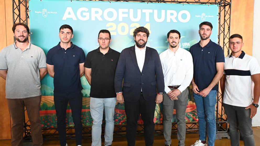 El jefe del Ejecutivo autonómico, Fernando López Miras, inauguró este viernes la Jornada ‘Agrofuturo 2024’ y mantuvo un encuentro con jóvenes agricultores de la Región de Murcia.