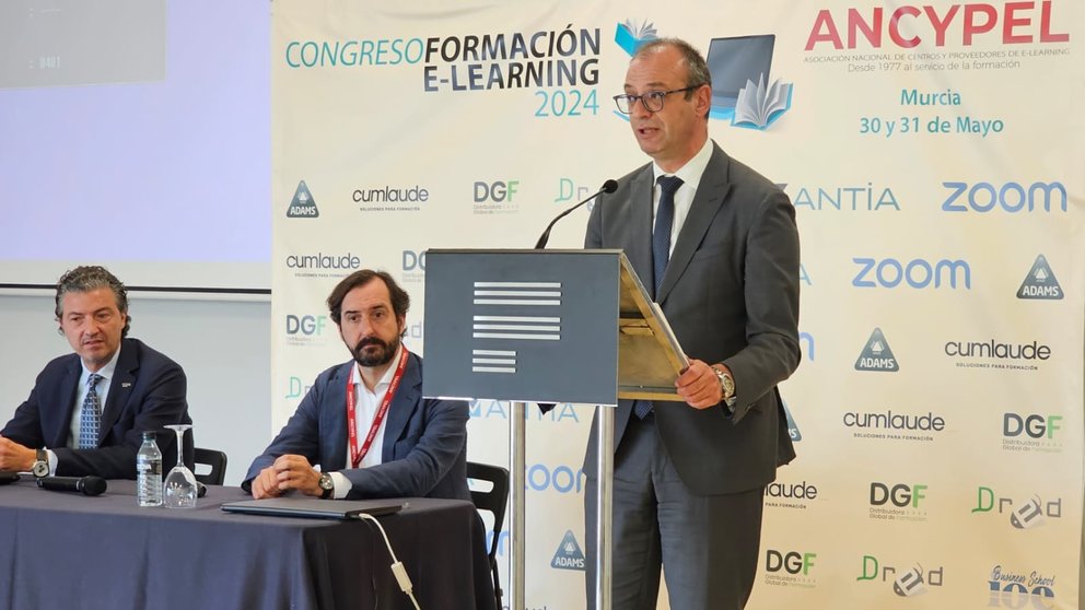 El consejero de Educación, Víctor Marín, en la clausura el Congreso de Formación E-Learning 2024 organizado por la Asociación nacional de Centros Proveedores de E-Learning (ANCYPEL).