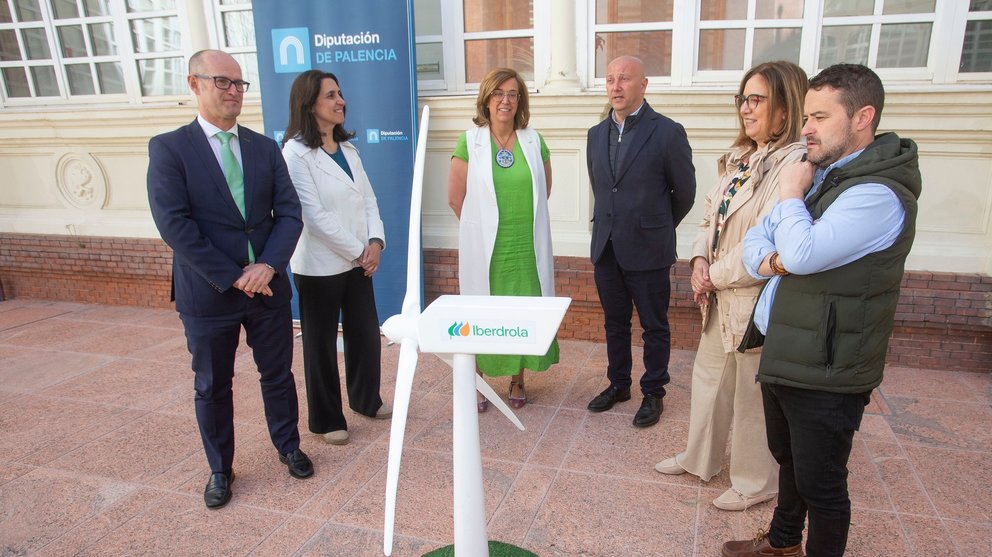 Foto de familia de la presentación de los II Premios Iberdrola Convive.