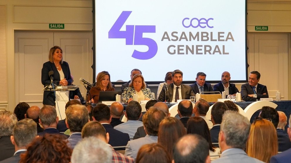 La alcaldesa de Cartagena, Noelia Arroyo, durante su intervención en la 45ª Asamblea General de COEC.