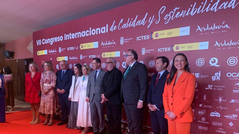 La consejera de Turismo, Carmen Conesa, junto a autoridades participantes en el Congreso Internacional de Calidad y Sostenibilidad Turística.