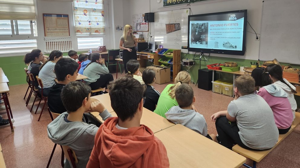 Charla del Grupo Fuertes (ElPozo) en el CEIP Ricardo Codorníu de Alhama de Murcia.