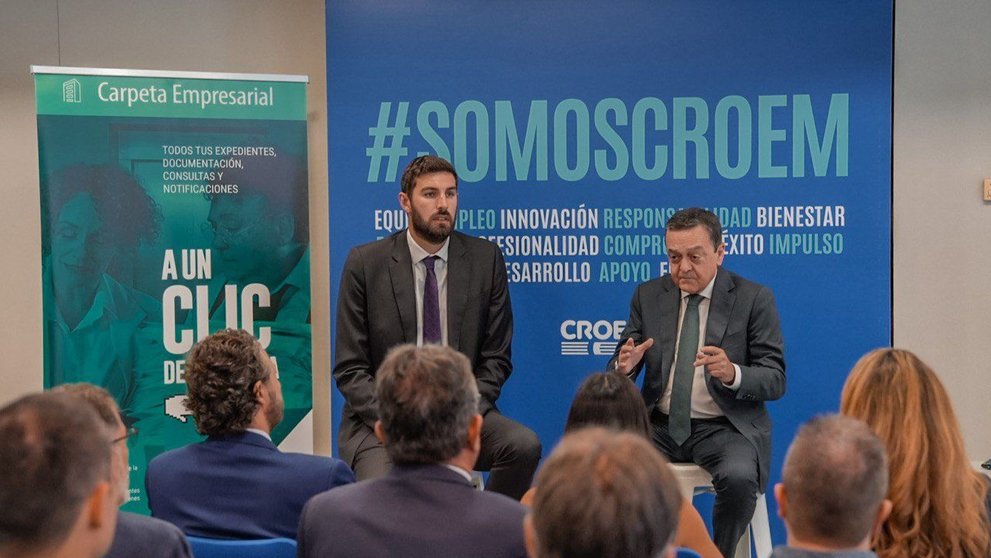 El vicepresidente y consejero de Interior, José Ángel Antelo, junto a José María Albarracín, presidente de CROEM.