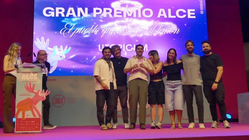 Momento de la entrega del galardón a El Limonar de Santomera en los Premios Alce.