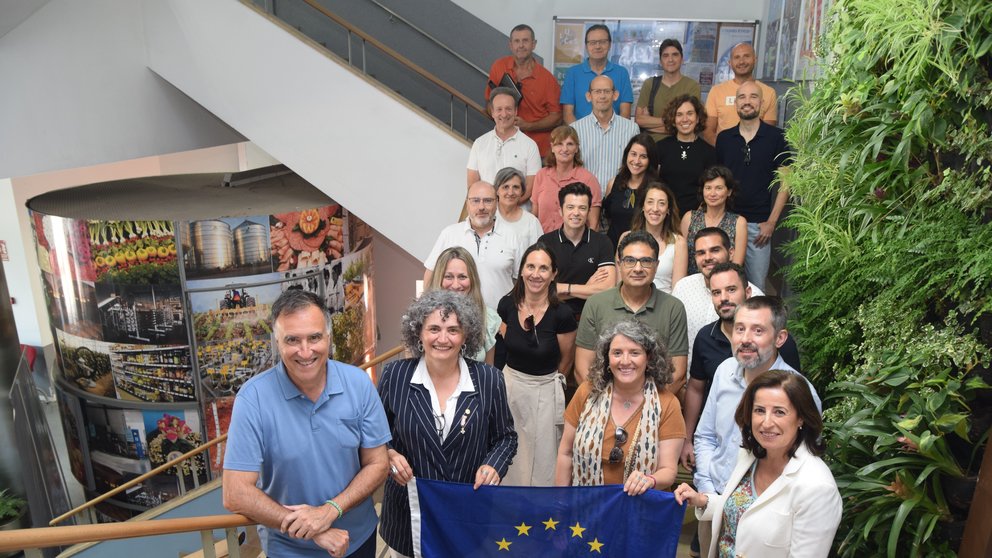 nvestigadores y personal de la Oficina de Proyectos Europeos en la Escuela de Agrónomos de la UPCT.