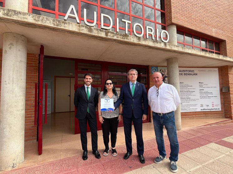 Placa del Auditorio de Beniaján.