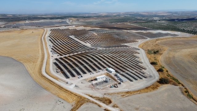 El proyecto estará integrado por 88.500 módulos solares y su potencia generará más de 125.000 megavatios hora (MWh) al año de energía 100 % limpia. (Archivo)