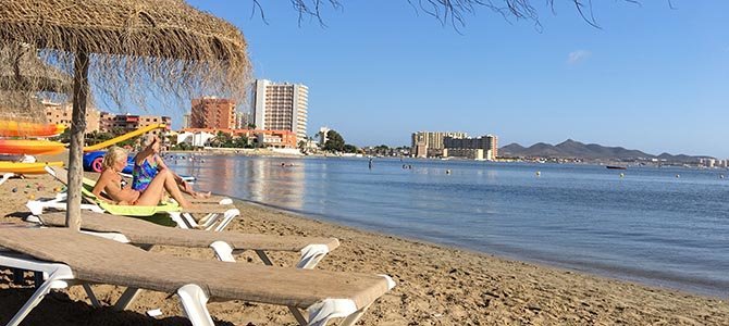 Una playa en La Manga del Mar Menor.