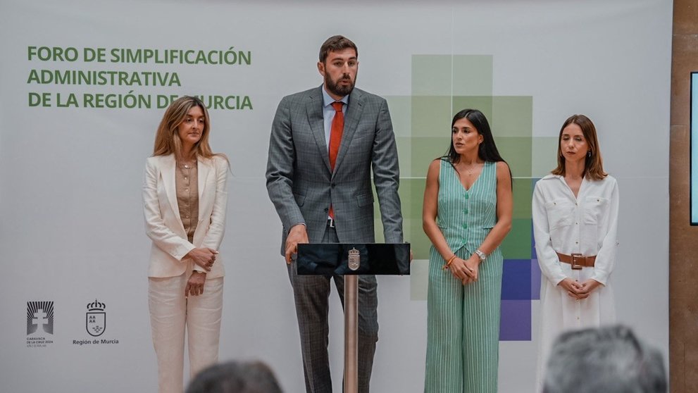 El vicepresidente y consejero de Interior, José Ángel Antelo, en la inauguración del Foro de Simplificación Administrativa de la Región de Murcia.