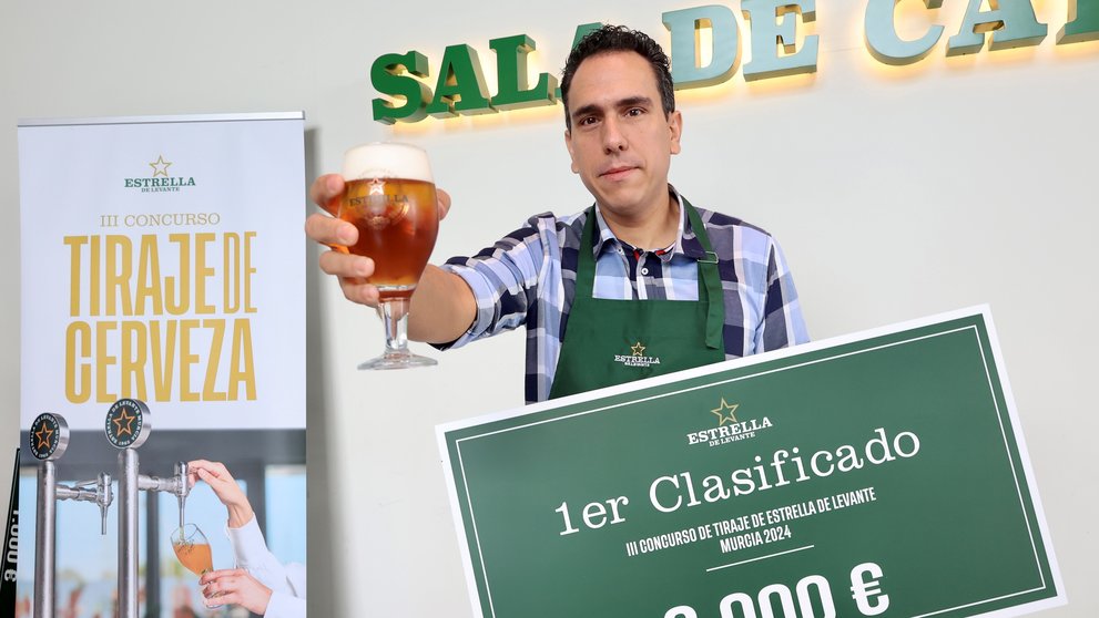 Imagen de Antonio Martínez, de Tandem Kitchen & Bar en
Calasparra, ganador del concurso de Estrella de Levante.