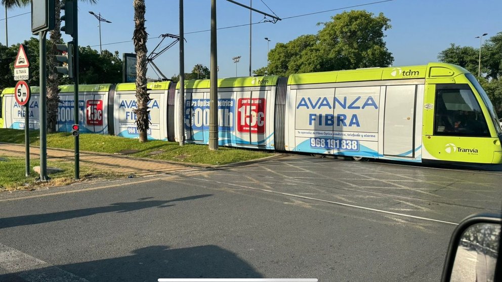 Campaña publicitaria de Avanza Fibra en el tranvía de Murcia.