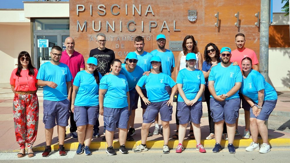 Imagen del inicio del periodo de prácticas de los diez jóvenes que participan en el Programa Mixto de Empleo y Formación ‘Empleo y Deportes en Santomera’.