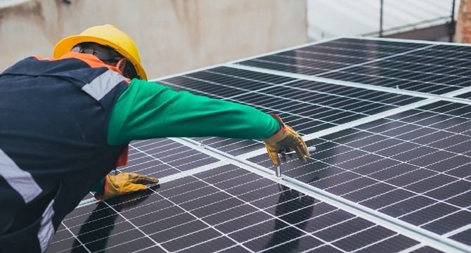 Instalación de placas solares.