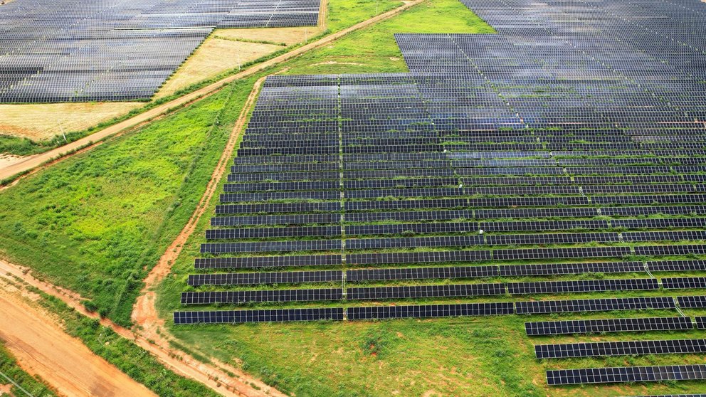 Imagen aérea de placas solares de Soltec.