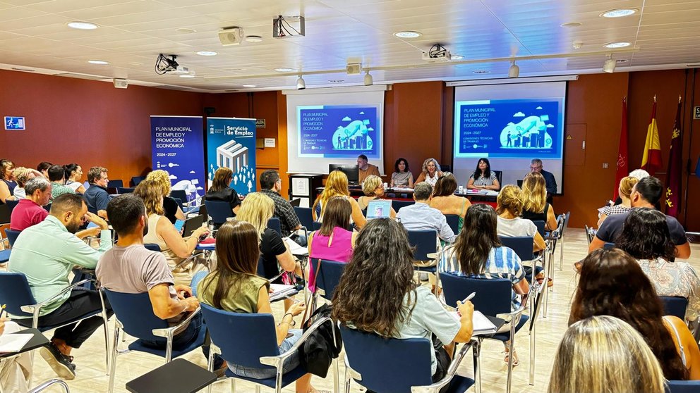 Imagen durante la primera reunión del Plan Municipal de Empleo y Promoción Económica 24-27 del ayuntamiento de Murcia.