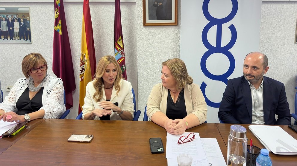 Imagen durante la Junta Directiva de COEC.