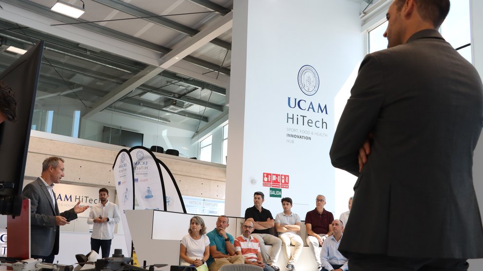 Imagen de la presentación del nuevo máster en UCAM HiTech.