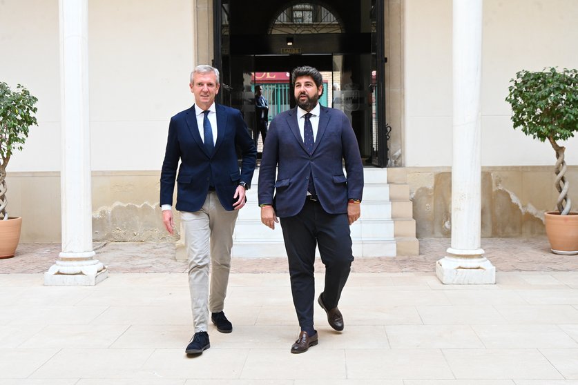 Los presidentes de la Xunta de Galicia, Alfonso Rueda, y de la Región de Murcia, Fernando López Miras.