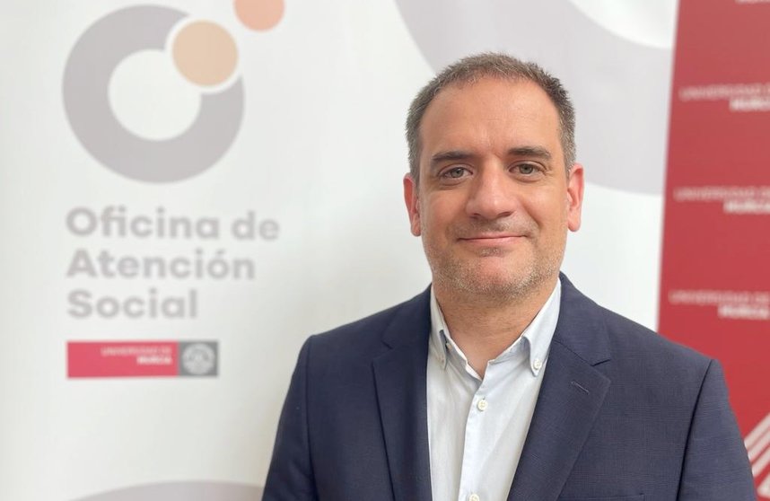 Marcos Bote, director de la Oficina de Atencioìn Social de la UMU