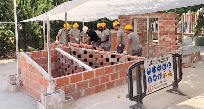 Trabajadores de la construcción. (Archivo)