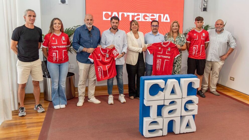 Presentación del acuerdo de patrocinio entre el FC Cartagena y el ayuntamiento para promoción de la 'Marca Cartagena'.