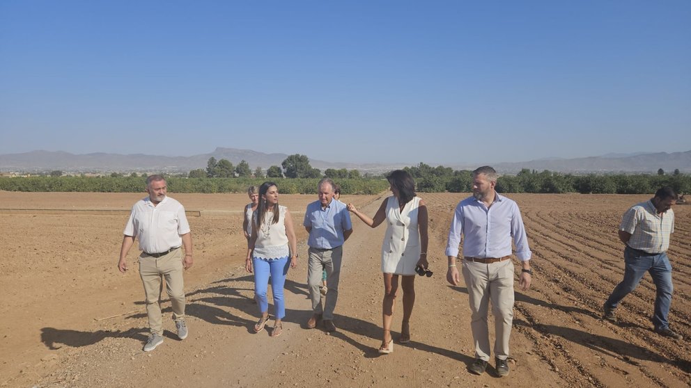 La consejera de Agricultura, Sara Rubira, en una visita al CDA de Purias (Lorca) que gestiona la Fundación Alimer.