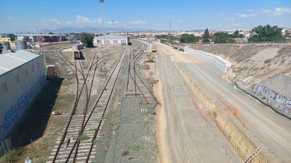 Imagen de las obras de remodelación de la playa de vías en Murcia Mercancías, en el tramo Nonduermas-Sangonera de la LAV Murcia-Almería.