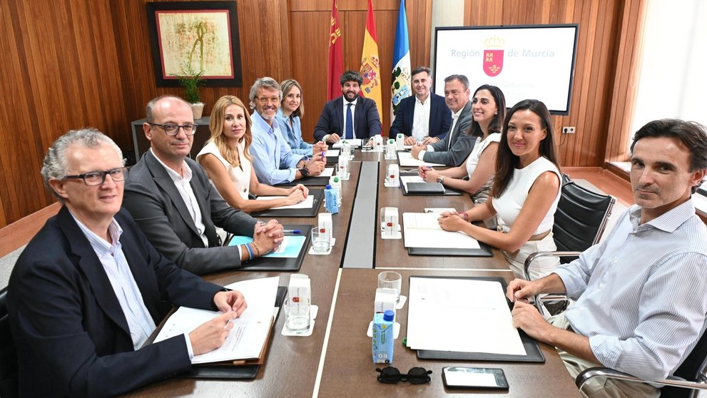 Reunión deliberante del Consejo de Gobierno de la Región de Murcia, celebrada en San Pedro del Pinatar.