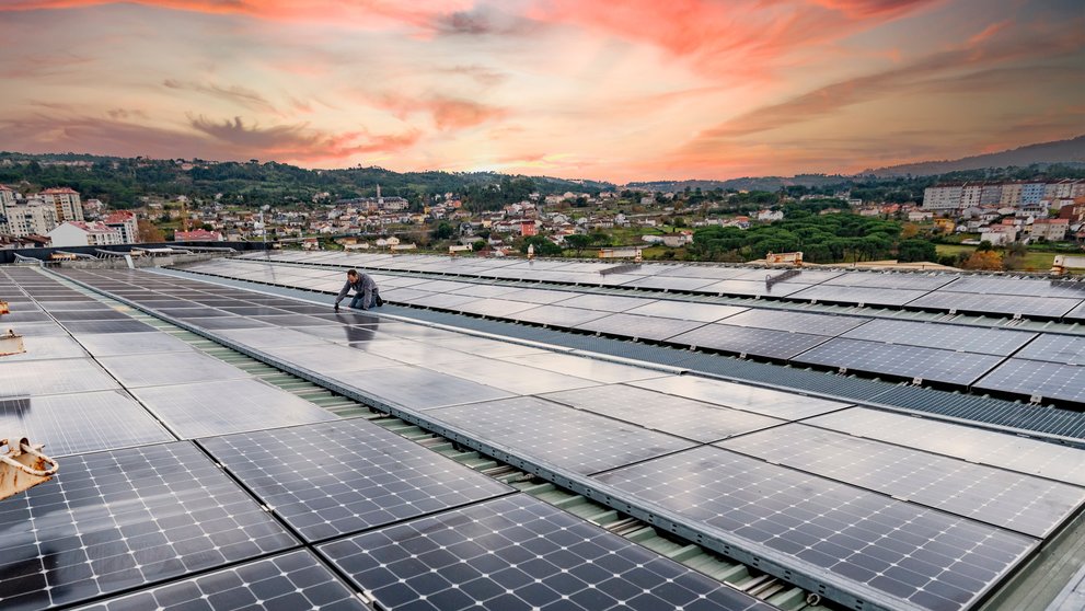 Placas solares en hospital de Serveo.