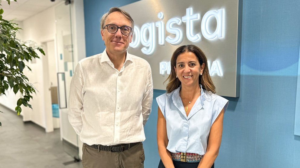 Miguel Gómez Prado, director general de Logista Pharma, y Mar Fábregas, Head of Iberia y directora general de STADA España.