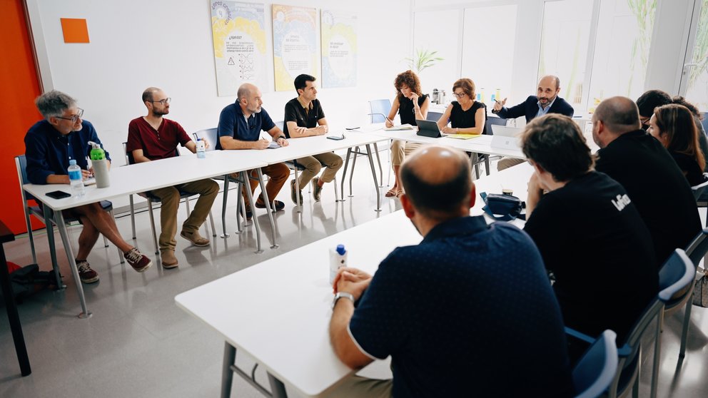 Reunión del director del Info, Joaquín Gómez, con el sector del videojuego regional.