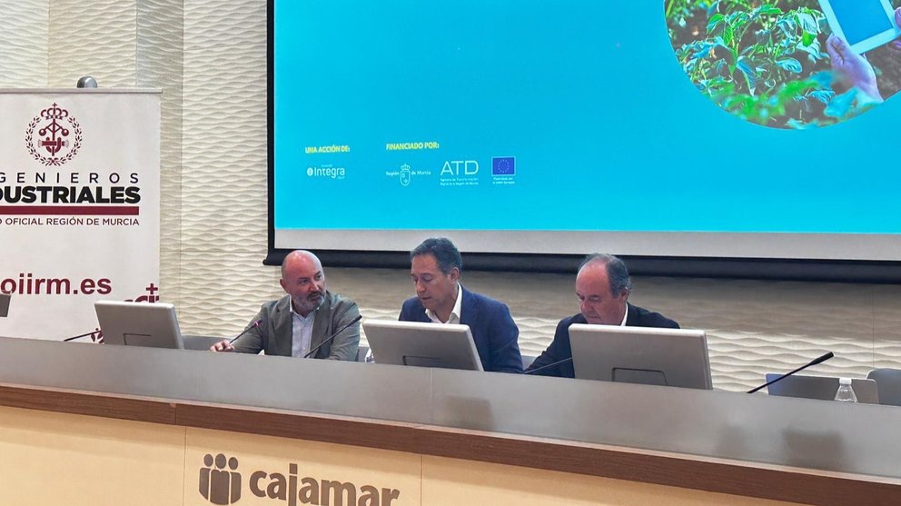 Un momento de la inauguración de la jornada 'La IA en el sector agroalimentario', a cargo del director general de Industria Alimentaria y Asociacionismo Agrario, Fulgencio Perona.