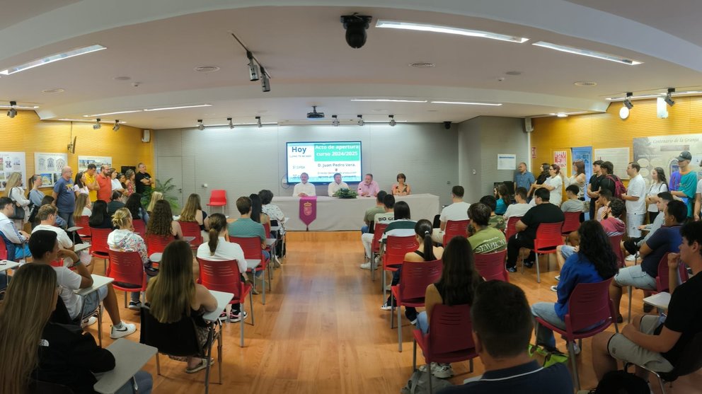 El director general de Producción Agraria, Ganadera y Pesquera, Juan Pedro Vera, en el acto de apertura del Curso de los CIFEAS de la Región en el centro de Lorca.