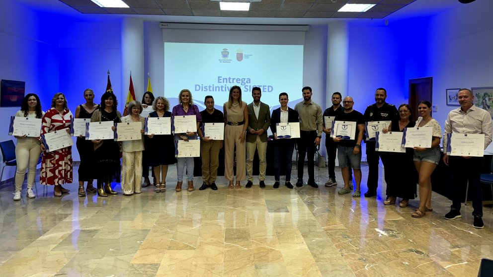 Acto de entrega de los distintivos SICTED a 37 establecimientos de Archena.