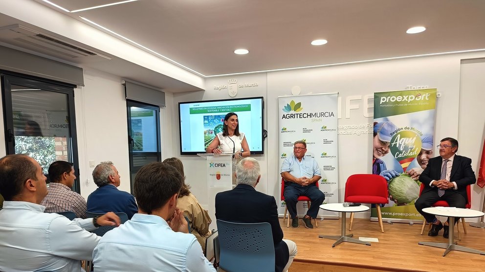 La consejera Sara Rubira, durante la inauguración de la jornada ‘Lechuga rentable y sostenible: soluciones innovadoras avanzadas’, que organiza Agritech con la colaboración de Proexport.