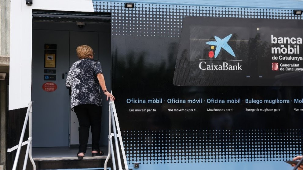 Imagen de una oficina móvil de CaixaBank.