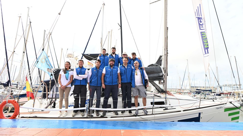 El presidente de la Comunidad, Fernando López Miras, asiste a la Regata ‘Camino de la Cruz – Trofeo Punta Este’.