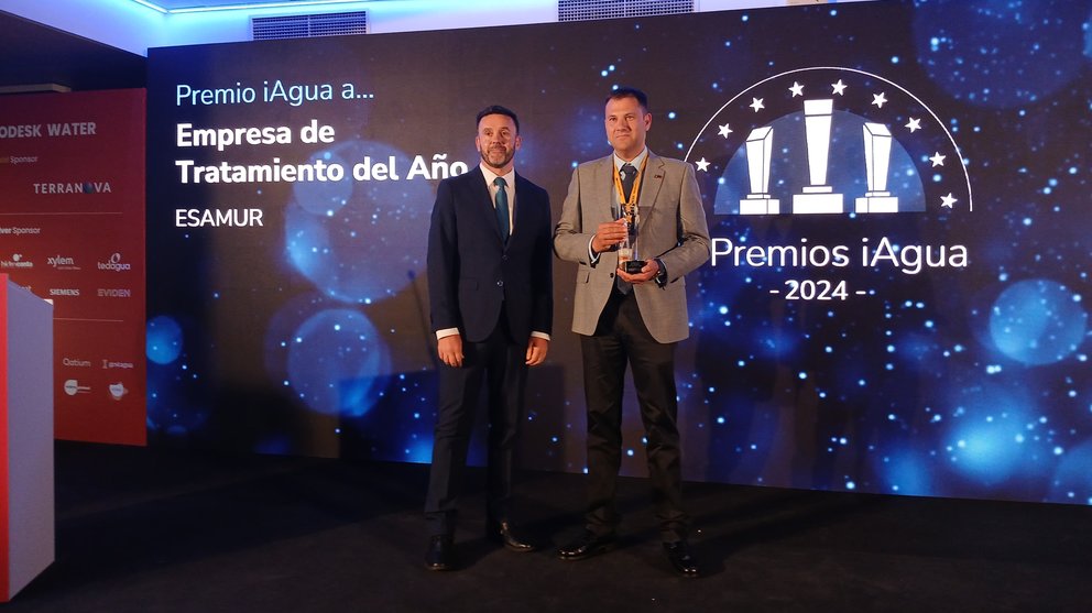 El director general del Agua, José Sandoval, tras recoger el premio de mejor empresa de saneamiento y depuración del año 2024 para Esamur.