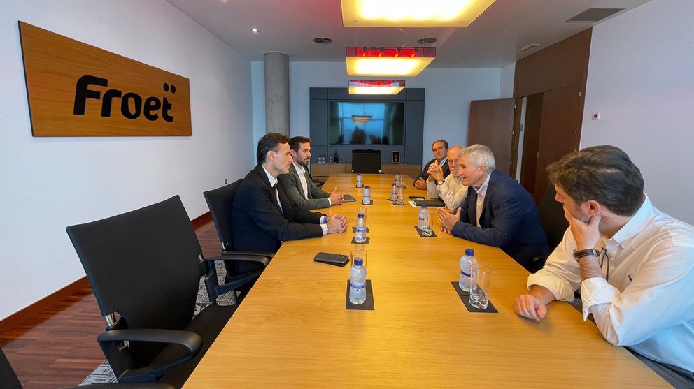 Reunión entre el consejero de Fomento, Jorge García Montoro, y el presidente de Froet, Pedro Díaz.